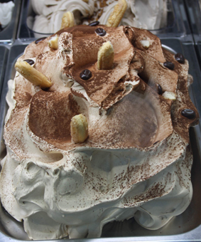 Eisidee: Tiramisu als Eis. Mit Tiramisu Eispaste, Biskotten, Schoko Moccabohnen, Kakao